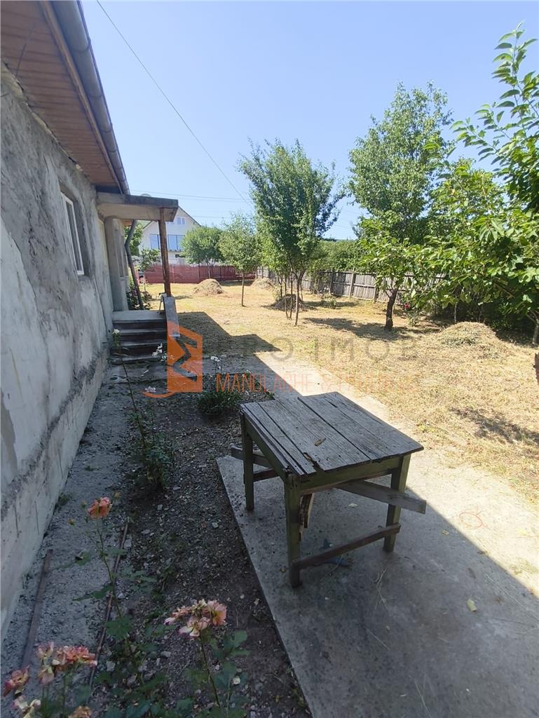 Casa si teren generos zona Ojasca