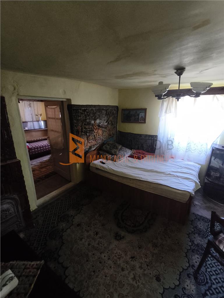 Casa si teren generos zona Ojasca