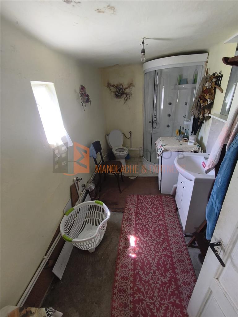 Casa si teren generos zona Ojasca
