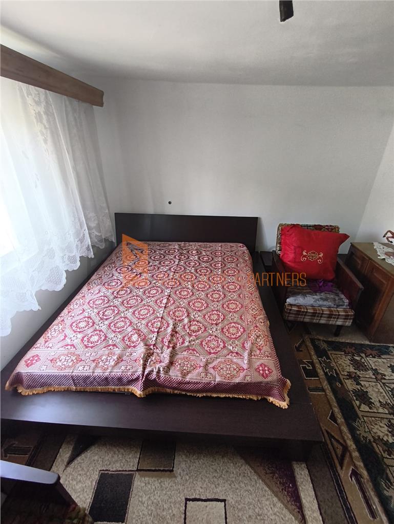 Casa si teren generos zona Ojasca