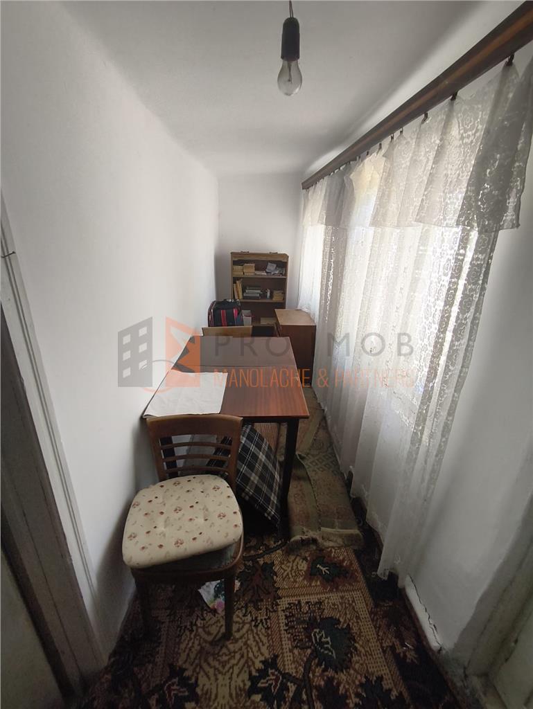 Casa si teren generos zona Ojasca