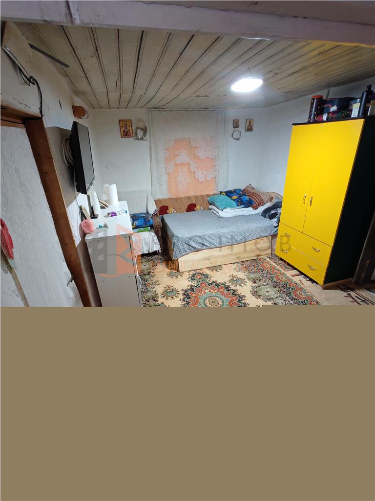 EXCLUSIVITATE! Casa batraneasca cu teren zona Magura