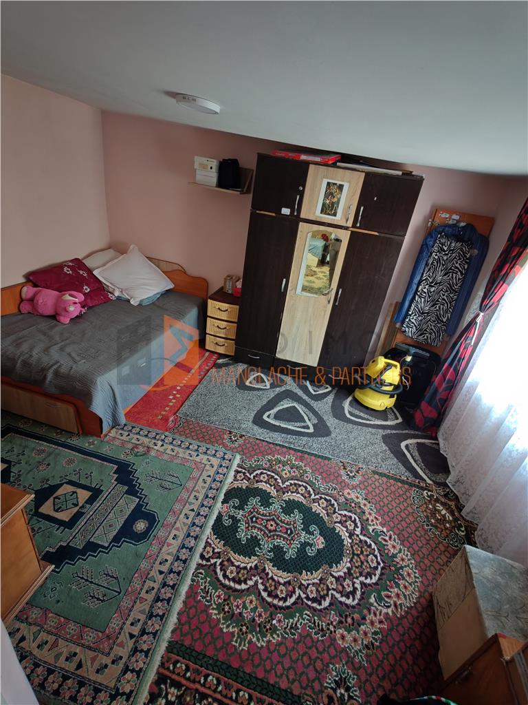 EXCLUSIVITATE! Casa batraneasca cu teren zona Magura