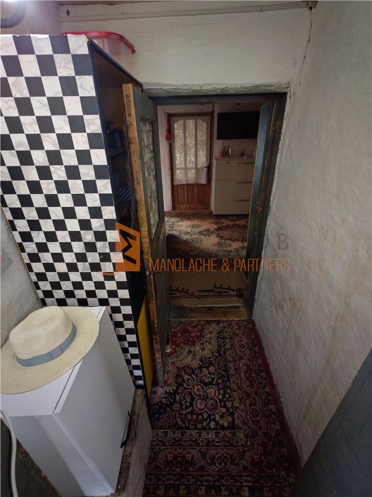 EXCLUSIVITATE! Casa batraneasca cu teren zona Magura