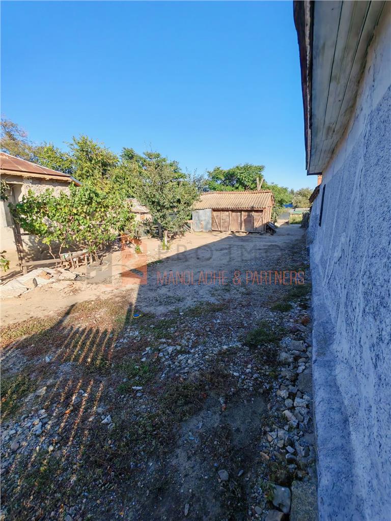 Casa tip parter + teren zona Maxenu