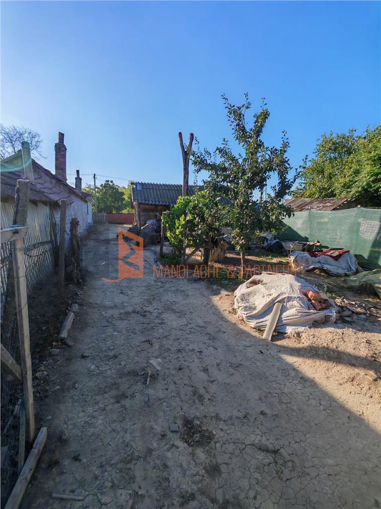 Casa tip parter + teren zona Maxenu