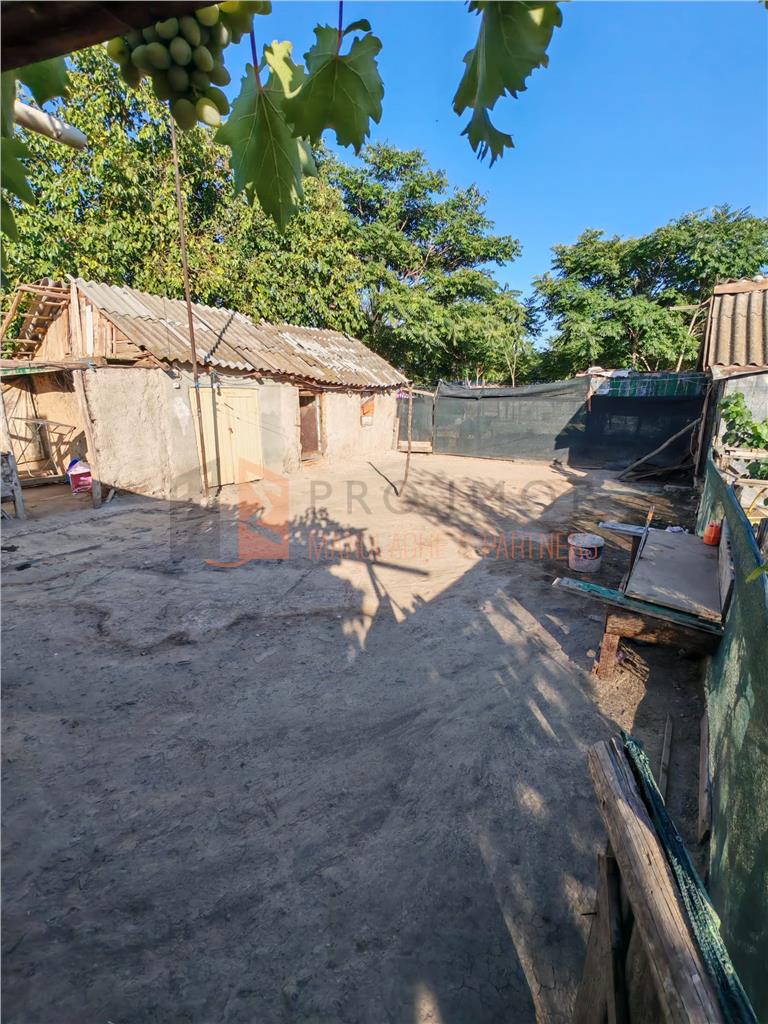 Casa tip parter + teren zona Maxenu