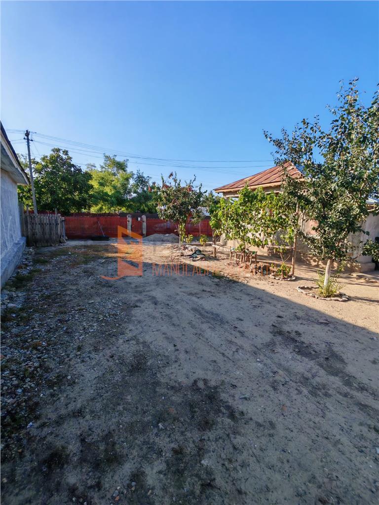 Casa tip parter + teren zona Maxenu