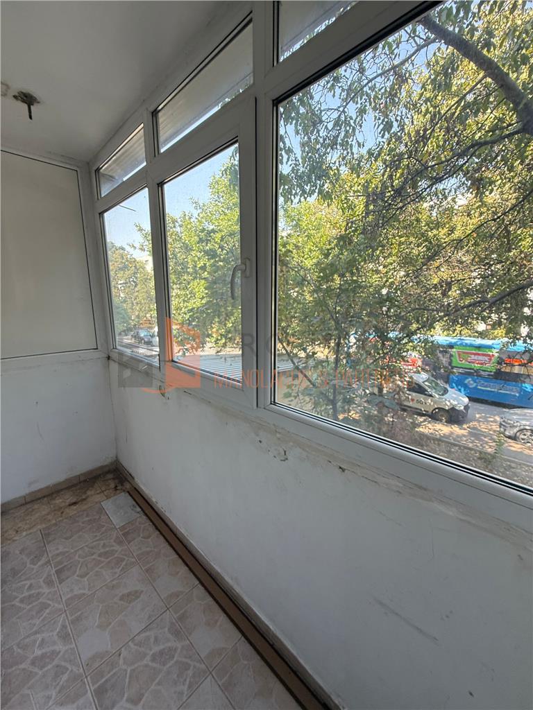Apartament 3 camere cf 2 semidecomandat zona Micro 14