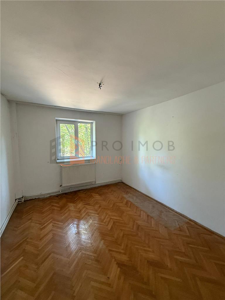 Apartament 3 camere cf 2 semidecomandat zona Micro 14