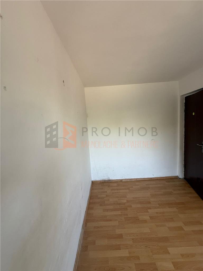 Apartament 3 camere cf 2 semidecomandat zona Micro 14