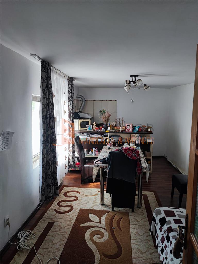 Casa tip parter + mansarda in zona Centru