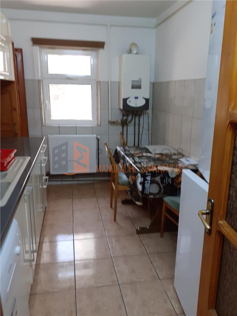 Apartament 4 camere cf 1 decomandat zona Bulevardul Unirii