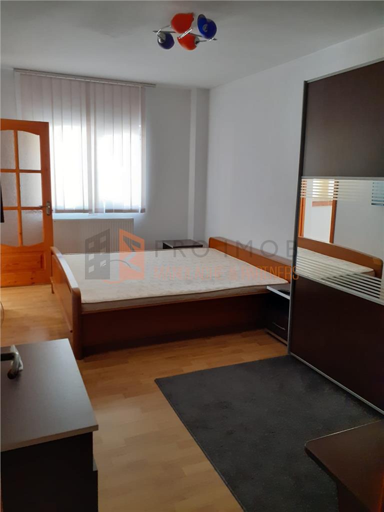 Apartament 4 camere cf 1 decomandat zona Bulevardul Unirii
