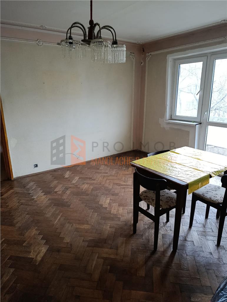 Apartament 3 camere cf semidecomandat zona Micro 3