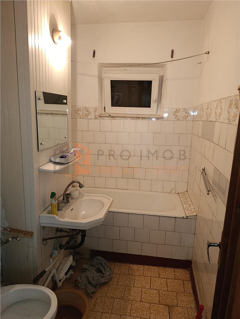 Apartament 3 camere cf semidecomandat zona Micro 3