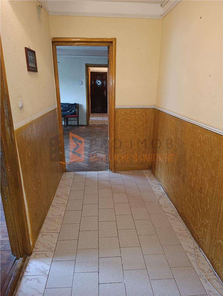 Apartament 3 camere cf semidecomandat zona Micro 3