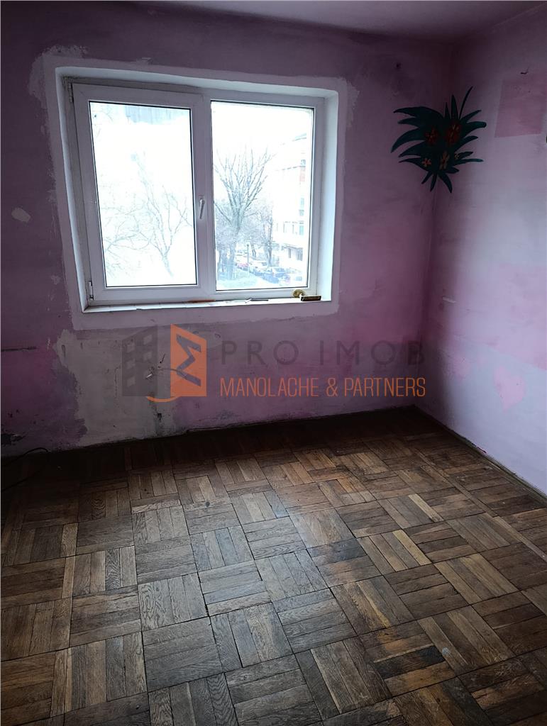 Apartament 3 camere cf semidecomandat zona Micro 3