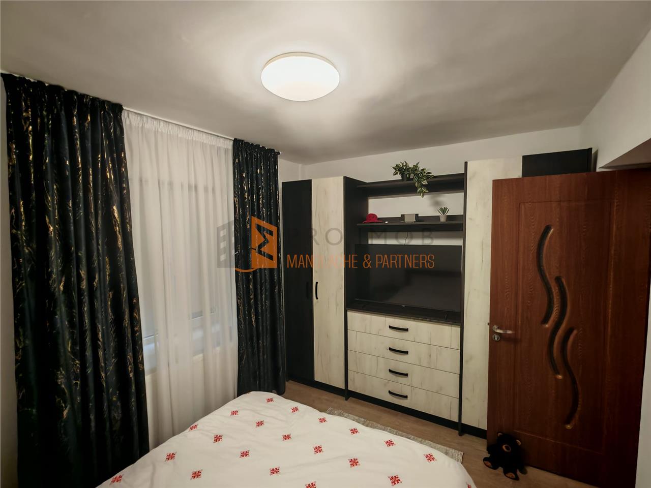 Garsoniera cf 1 decomandata zona Crang