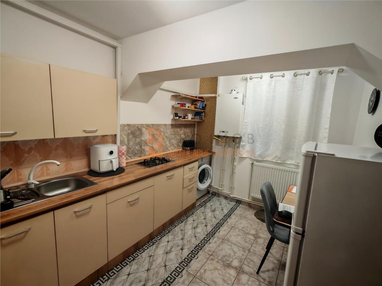 Garsoniera cf 1 decomandata zona Crang