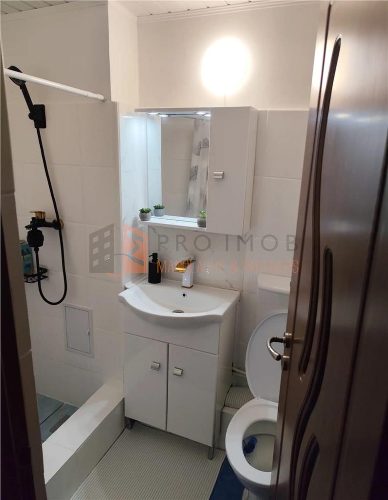 Garsoniera cf 1 decomandata zona Crang