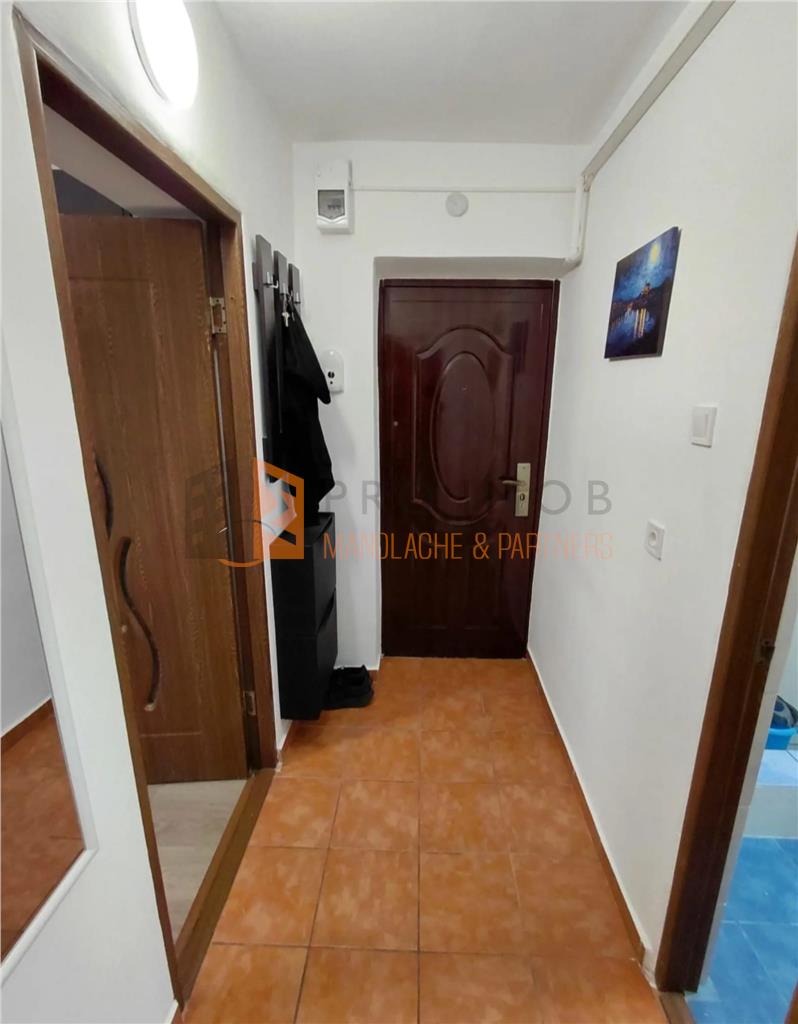 Garsoniera cf 1 decomandata zona Crang