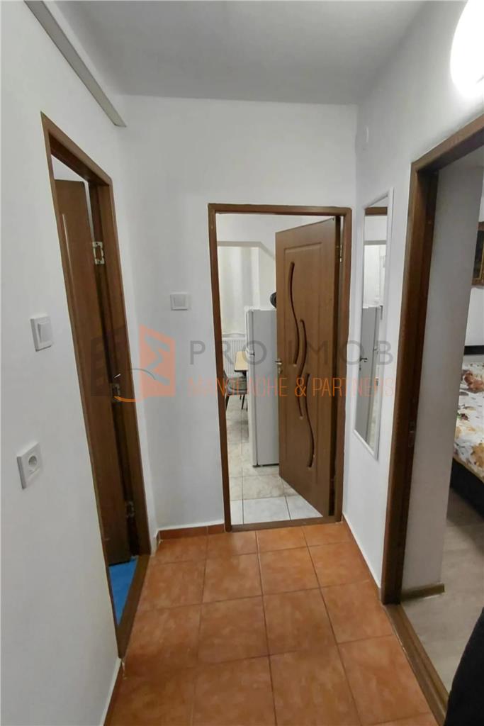 Garsoniera cf 1 decomandata zona Crang