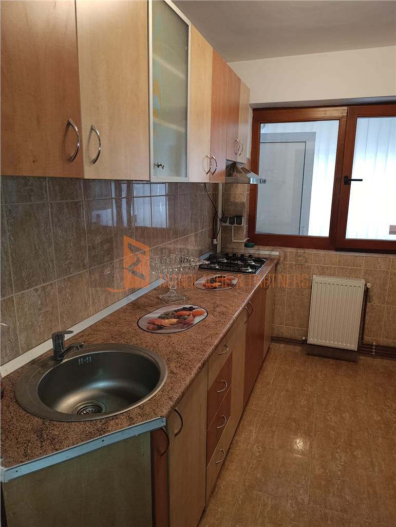 Apartament 2 camere cf 1 semidecomandat zona Unirii Sud