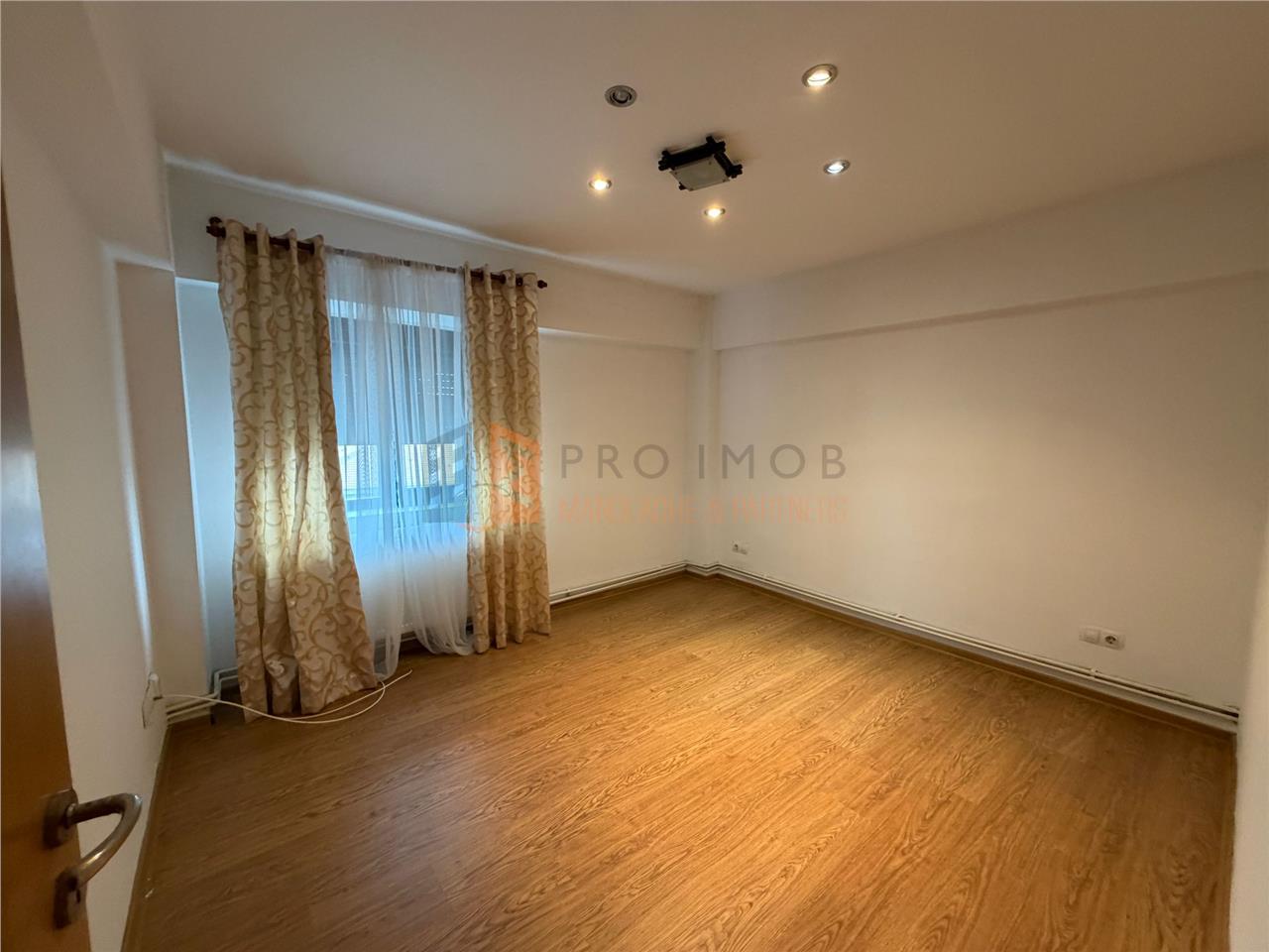 Apartament 4 camere cf 1 decomandat zona Obor