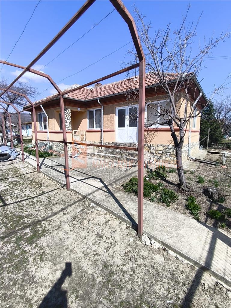 Casa tip parter zona Pietroasele-Saranga