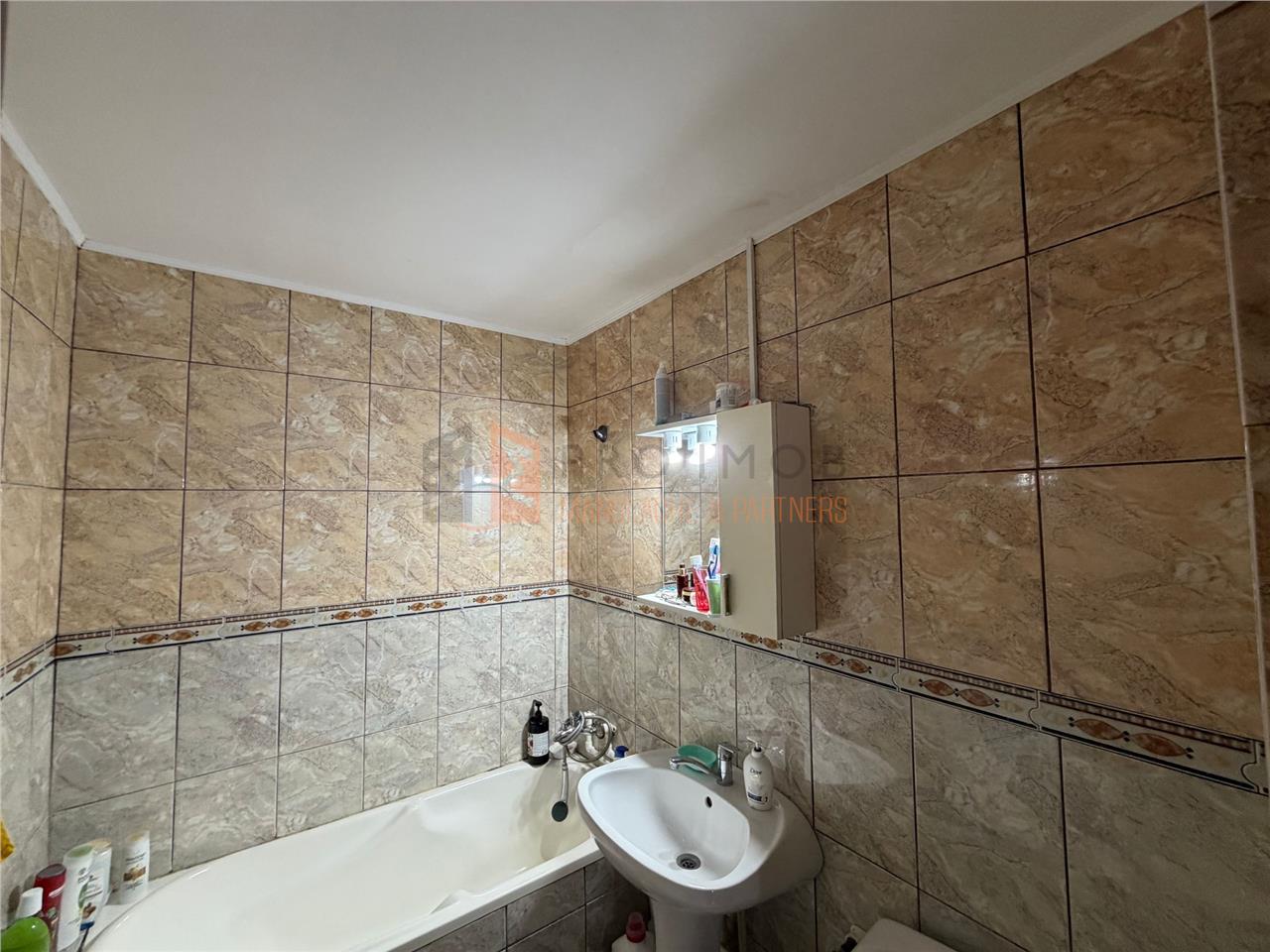 EXCLUSIVITATE Apartament 2 camere CU GARAJ cf 1 semidecomandat Berca