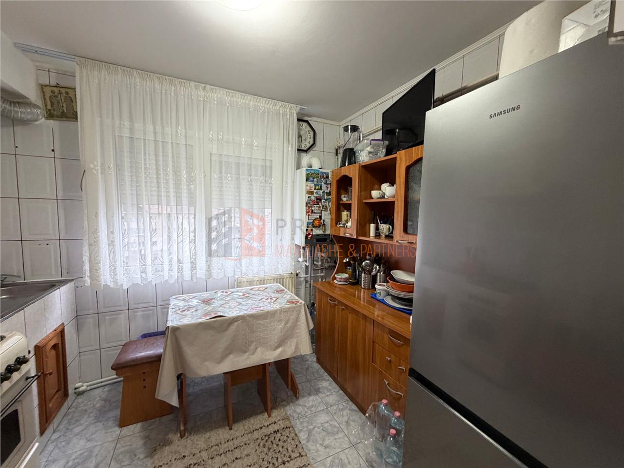 EXCLUSIVITATE Apartament 2 camere CU GARAJ cf 1 semidecomandat Berca