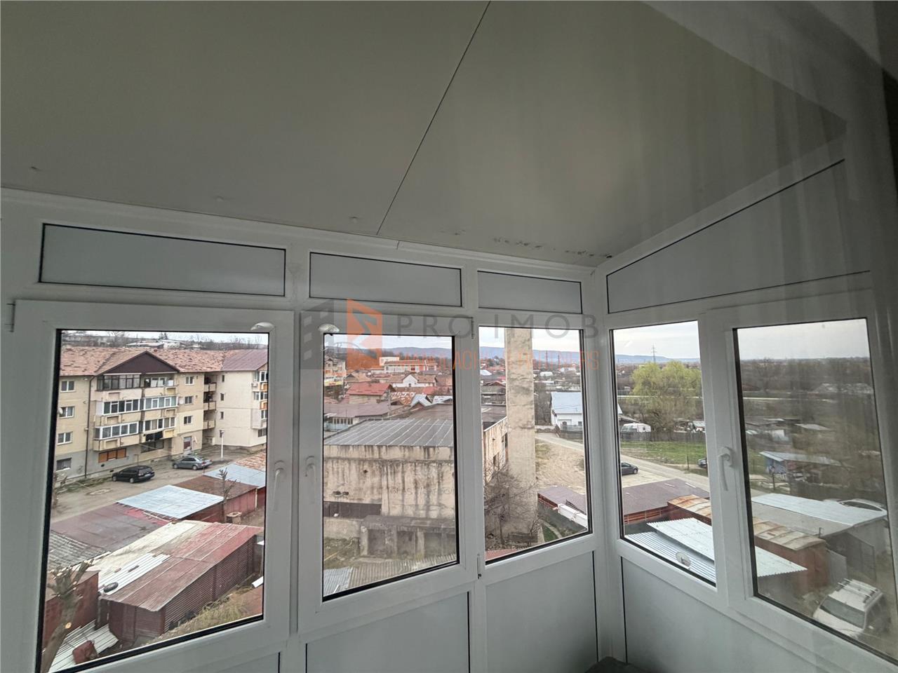 EXCLUSIVITATE Apartament 2 camere CU GARAJ cf 1 semidecomandat Berca