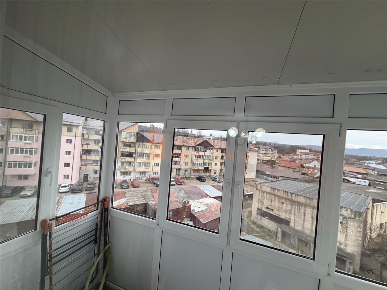 EXCLUSIVITATE Apartament 2 camere CU GARAJ cf 1 semidecomandat Berca