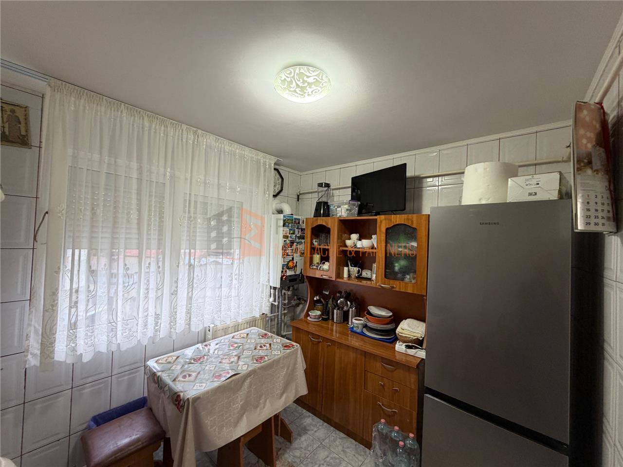 EXCLUSIVITATE Apartament 2 camere CU GARAJ cf 1 semidecomandat Berca