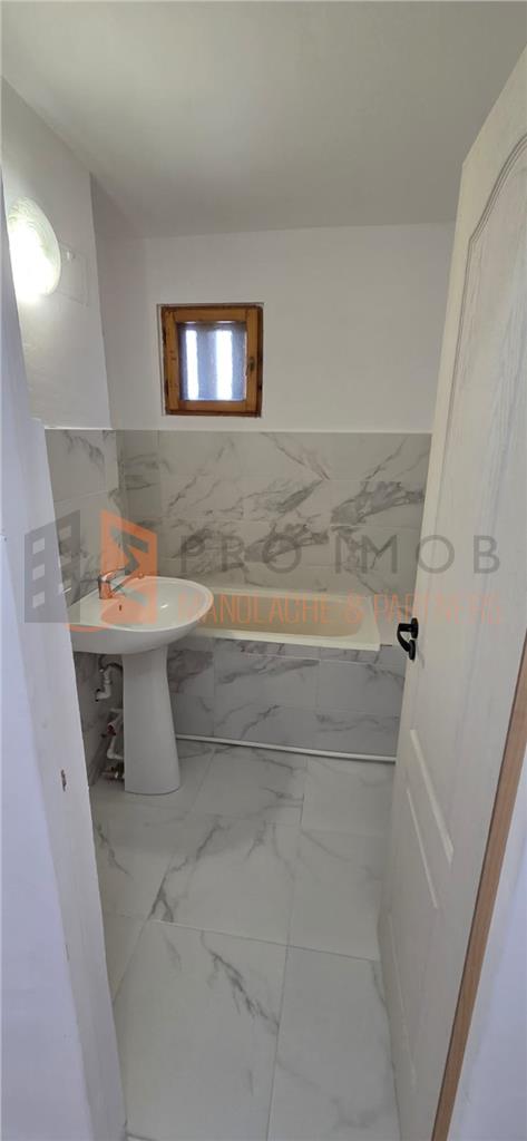 Apartament 2 camere cf 2 semidecomandat zona Crang