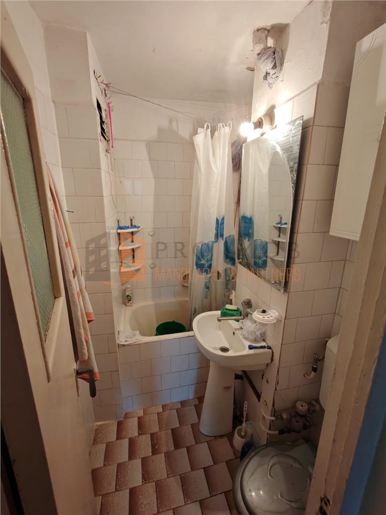 Apartament 3 camere cf 3 semidecomandat zona Micro 14