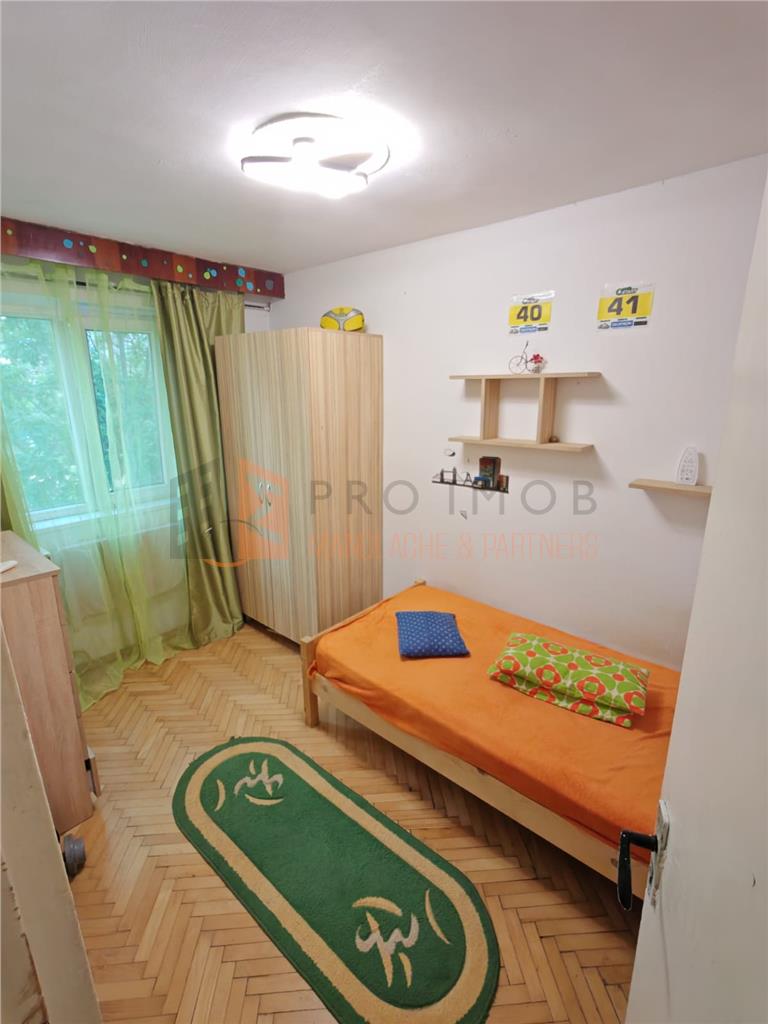 Apartament 3 camere cf 3 semidecomandat zona Micro 14