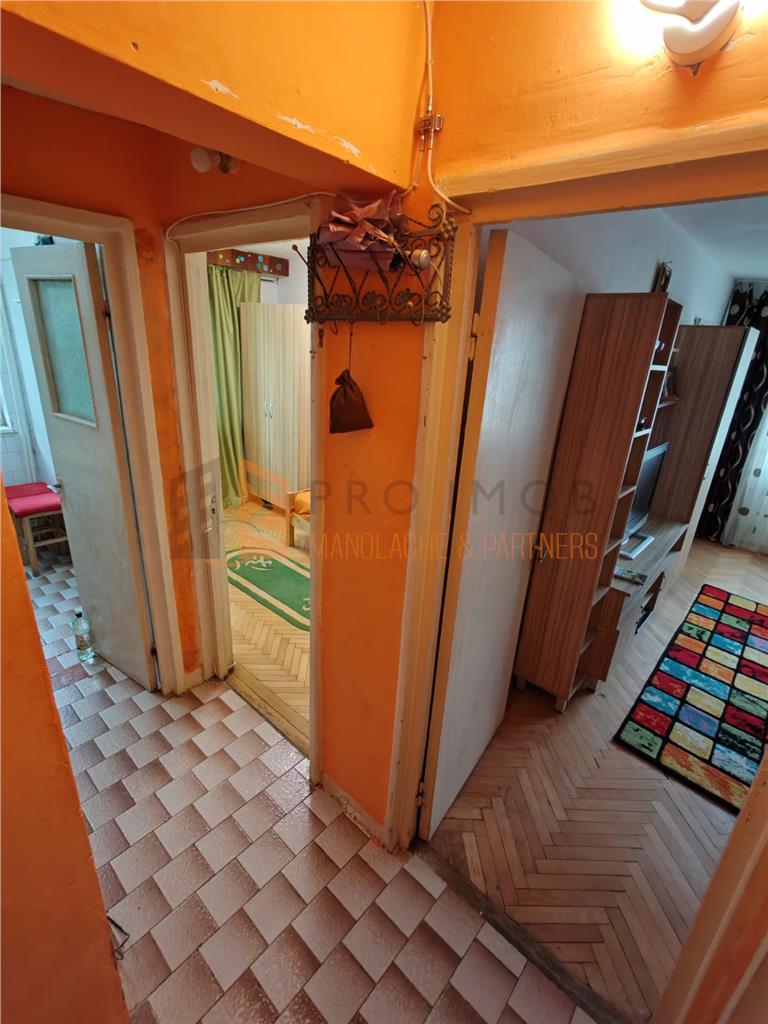 Apartament 3 camere cf 3 semidecomandat zona Micro 14
