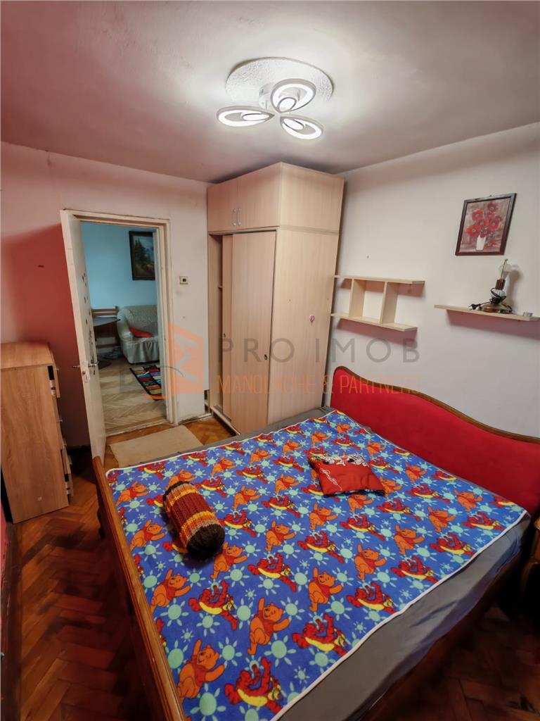 Apartament 3 camere cf 3 semidecomandat zona Micro 14