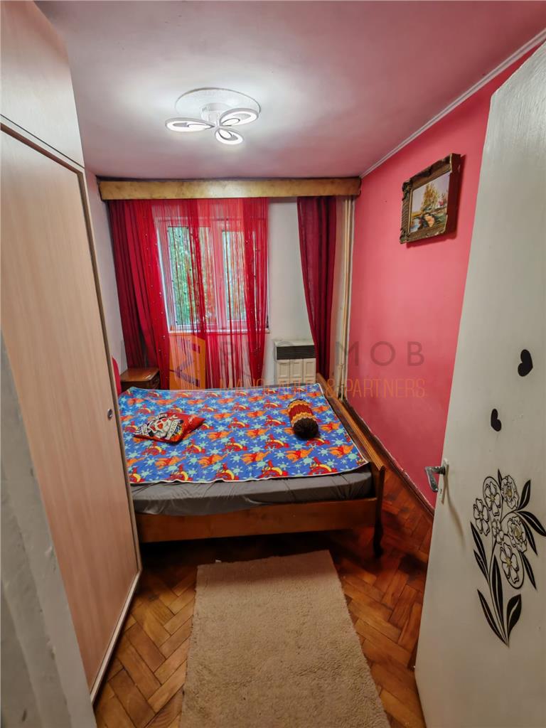 Apartament 3 camere cf 3 semidecomandat zona Micro 14