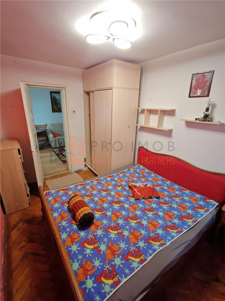 Apartament 3 camere cf 3 semidecomandat zona Micro 14