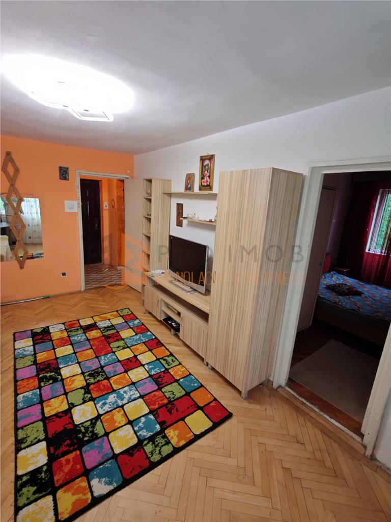 Apartament 3 camere cf 3 semidecomandat zona Micro 14