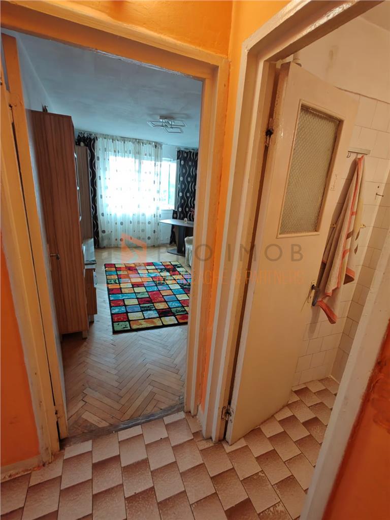 Apartament 3 camere cf 3 semidecomandat zona Micro 14