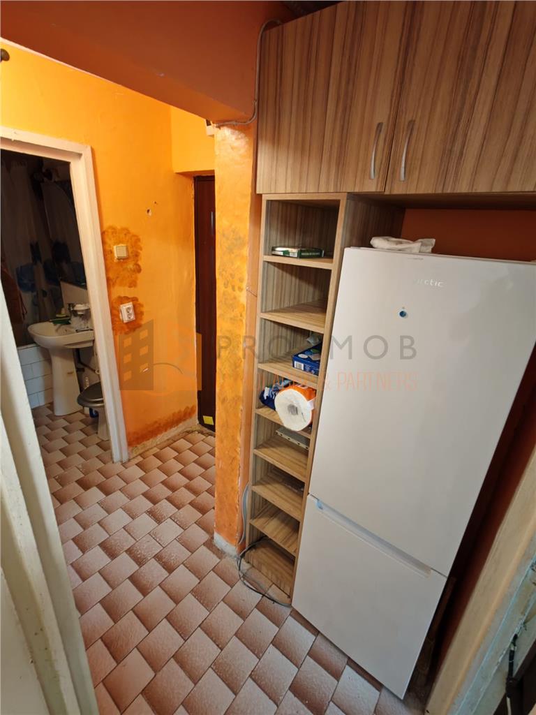 Apartament 3 camere cf 3 semidecomandat zona Micro 14