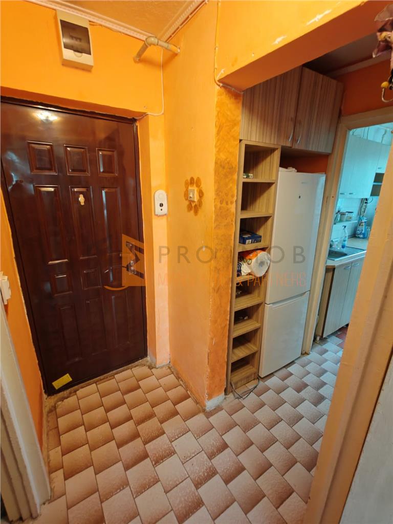 Apartament 3 camere cf 3 semidecomandat zona Micro 14