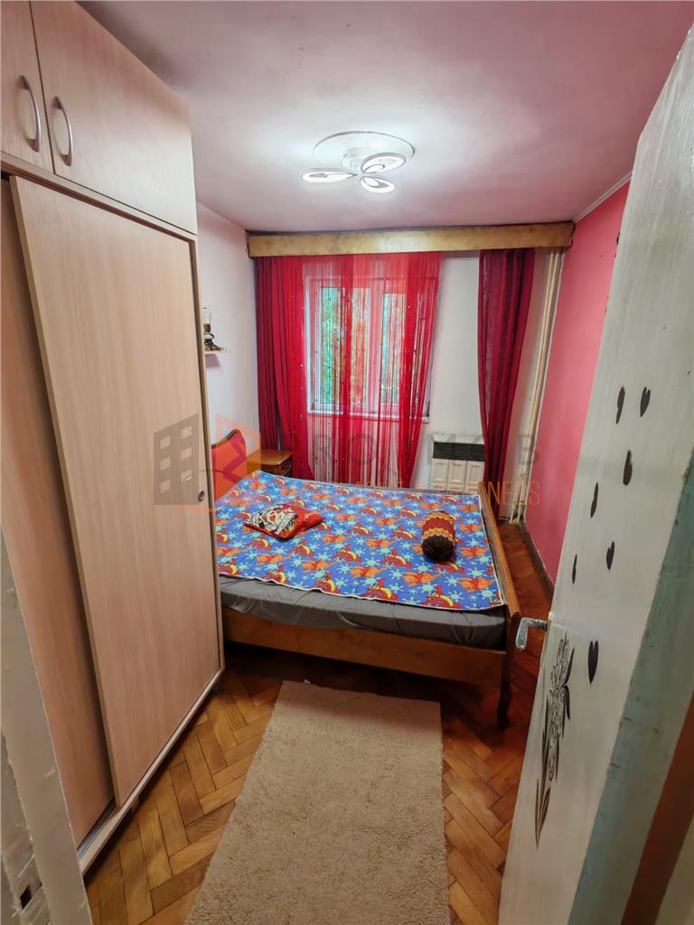Apartament 3 camere cf 3 semidecomandat zona Micro 14