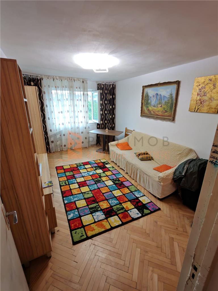 Apartament 3 camere cf 3 semidecomandat zona Micro 14