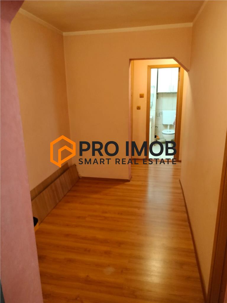 Apartament 2 camere cf 1 semidecomandat zona Micro 5