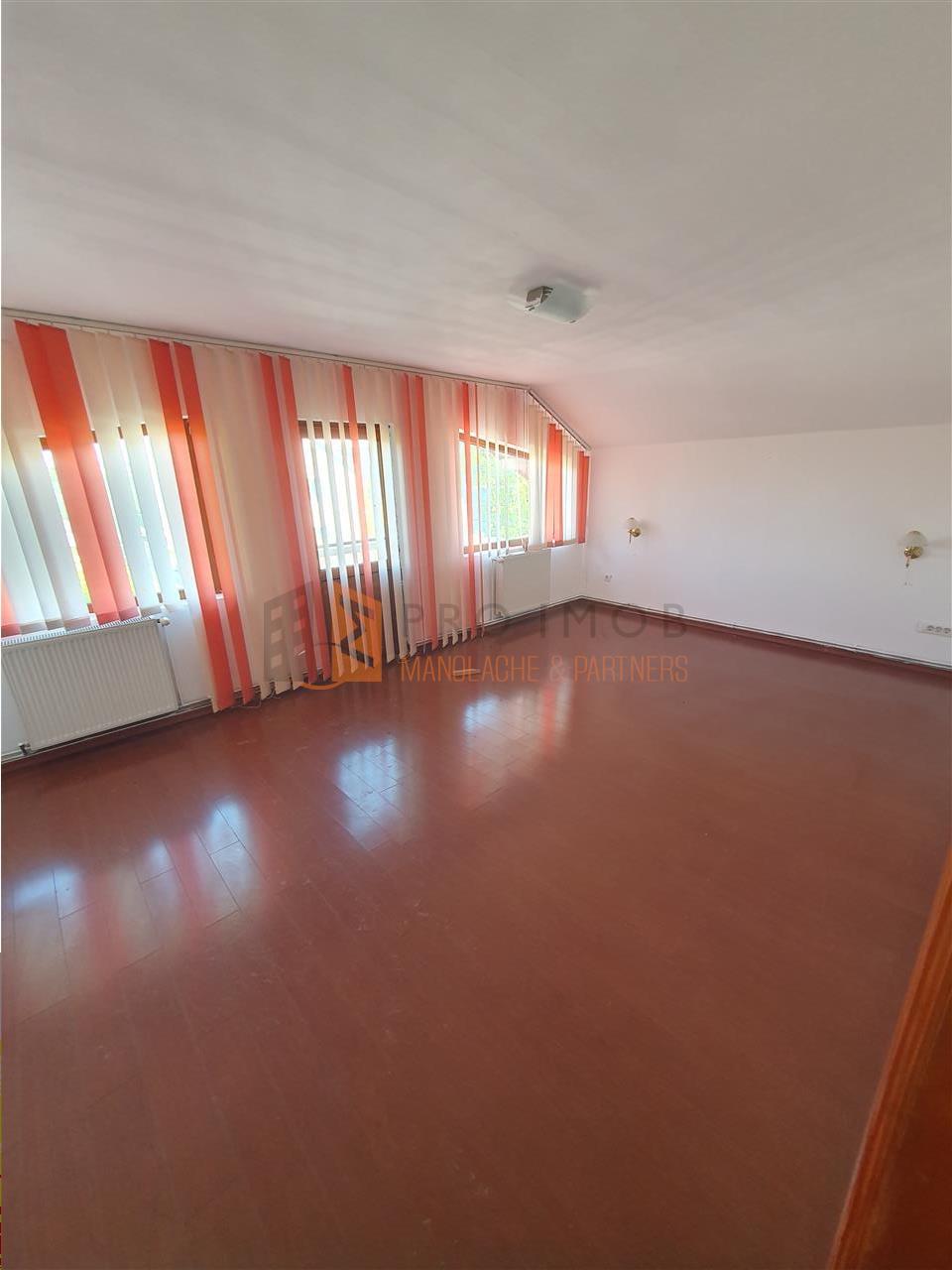 EXCLUSIVITATE! Casa cu teren si garaj in cartierul Mihai Viteazu